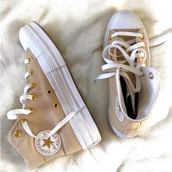 CONVERSE Tan Chuck Taylor All Star Platform Sneakers with gold detail - Picture 1 of 5
